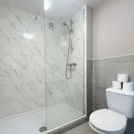 Three Bedroom In Gloucester Road North * Bristol