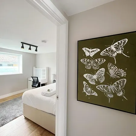 Three Bedroom In Gloucester Road North